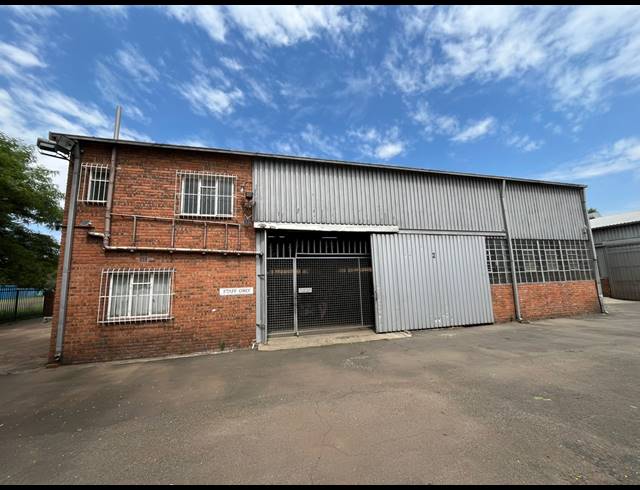1,100M² WAREHOUSE FOR SALE IN NEW ERA
